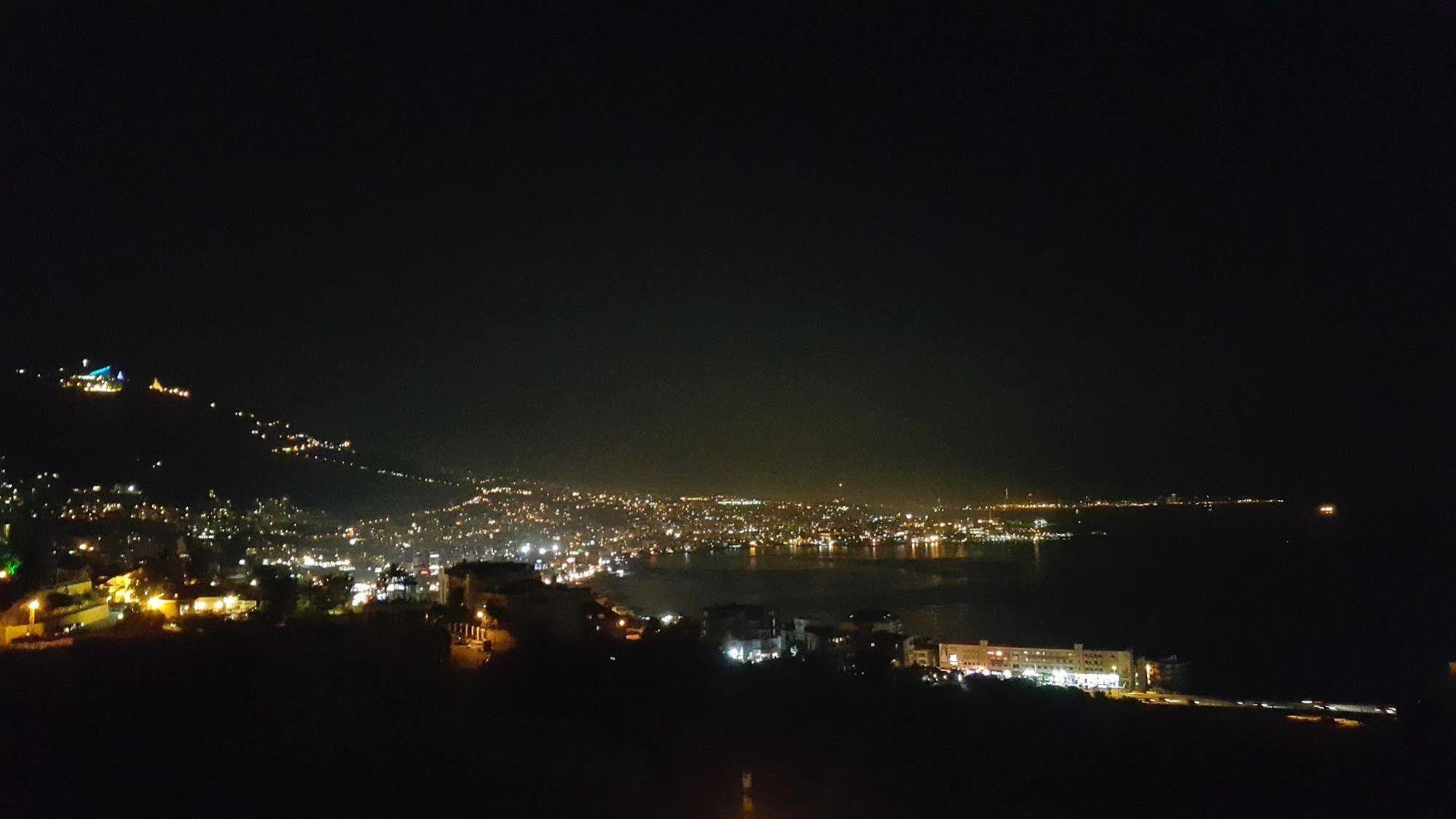 Adma Blue Screen Jounieh Kültér fotó